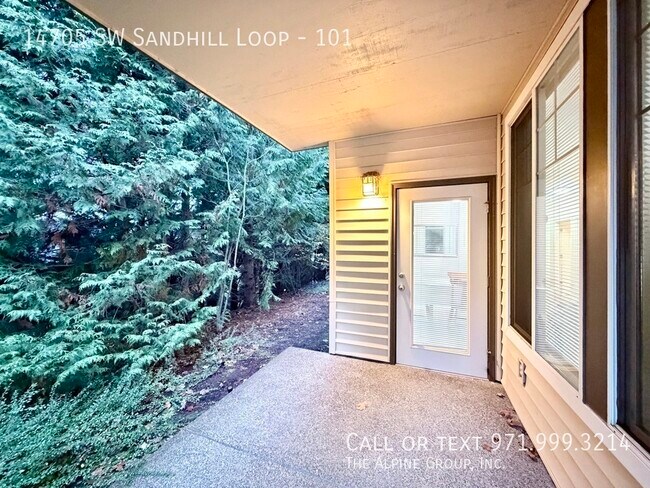 Building Photo - 14705 SW Sandhill Loop