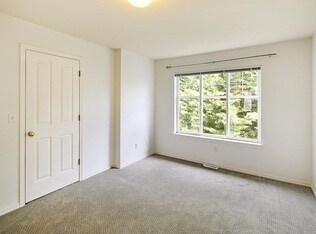 Building Photo - Great Crown Hill Townhouse Near Carkeek Pa...