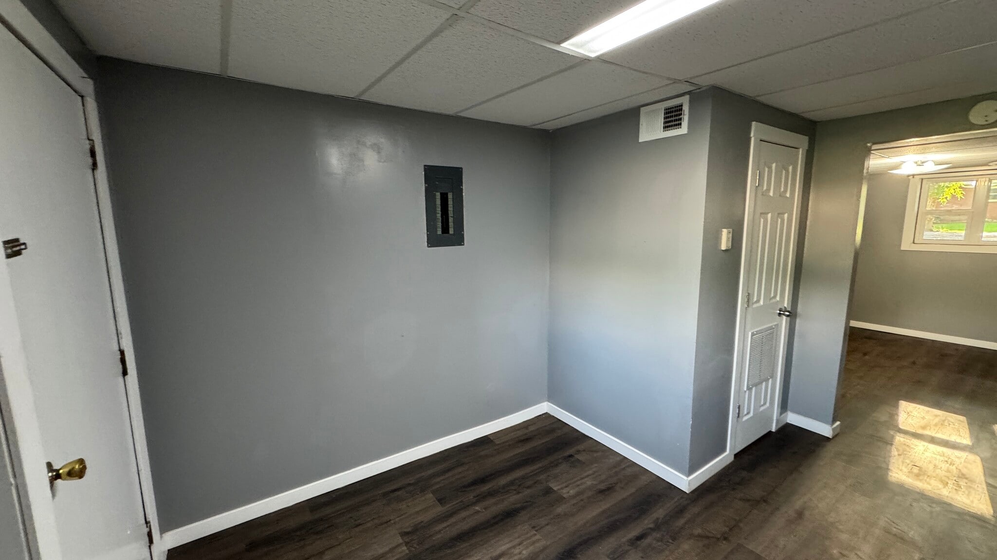 Building Photo - 511 N Platte Ave