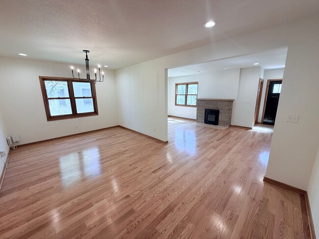 Building Photo - Fully Remodeled Luxury Home with Exceptional Space and Style!!