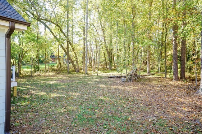 Building Photo - Three Bedroom Home!