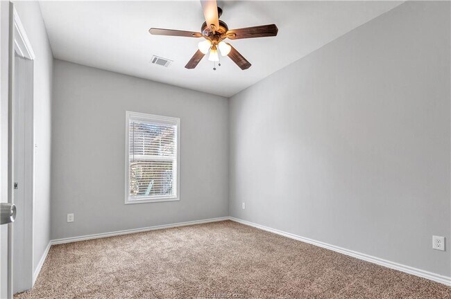 Building Photo - 108 Gilchrist Ave