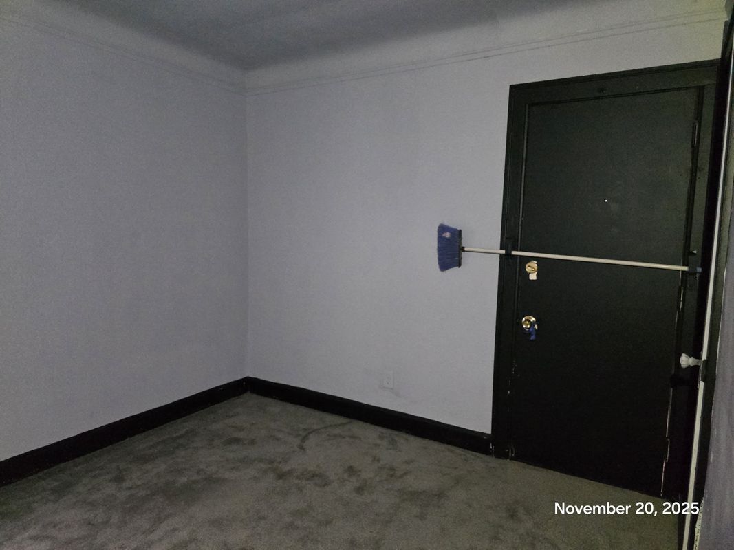 Building Photo - 9379 Manor