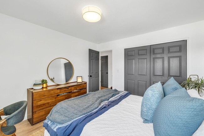 Building Photo - SILVER CREEK HORSE PROPERTY