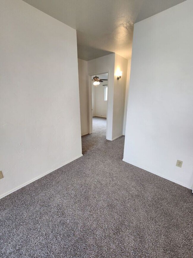 Building Photo - $1000 REBATE!! Delightful La Mesa 2BR/1BA in Small Complex