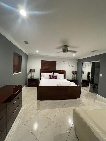 Building Photo - 584 Vossler Ave