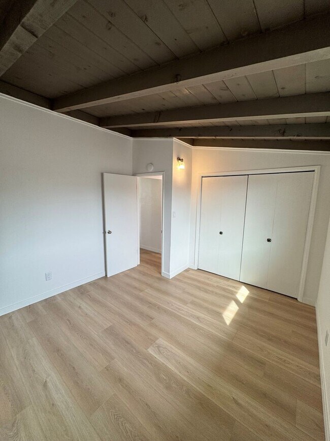 Building Photo - 1145-1149 Montauk Lane