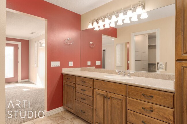 Building Photo - Spacious 4 Bedroom, 3 Bathroom Home for Rent