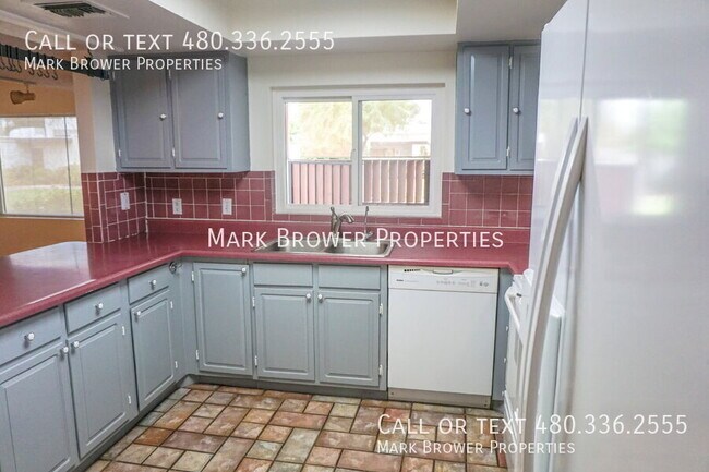 Building Photo - 3131 S Fairfield Dr