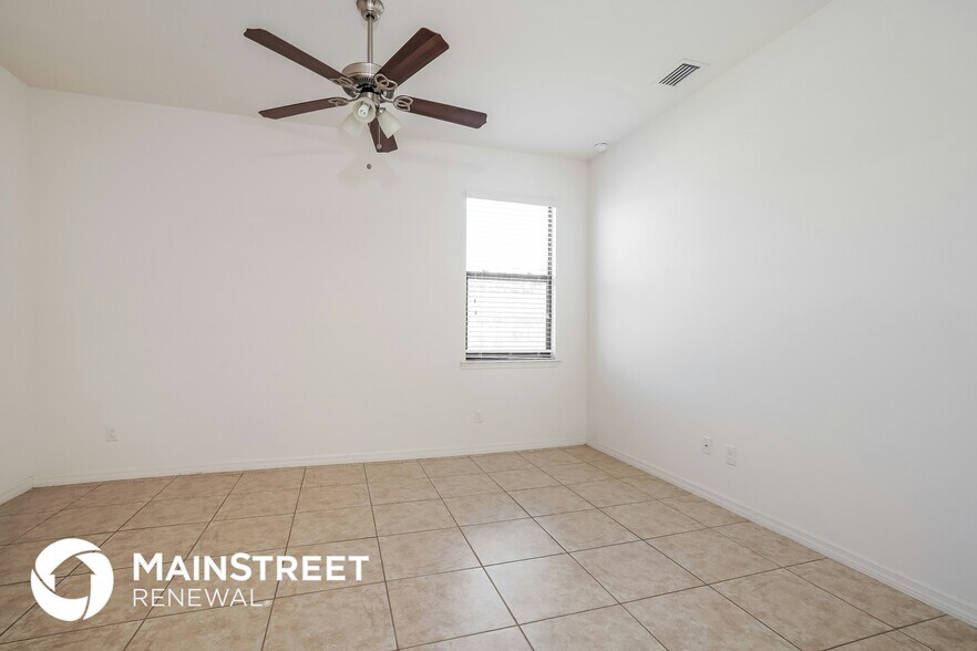 Building Photo - 1107 SW 6th Ct