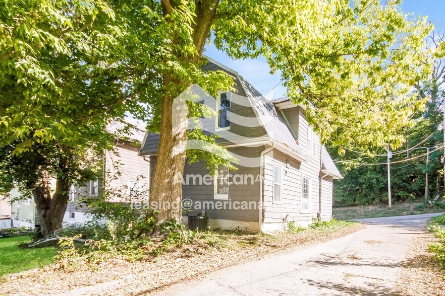 Building Photo - 836 28th St