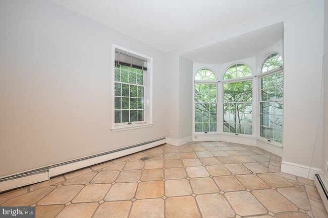 Building Photo - 212 Elm Terrace