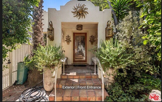 Primary Photo - 9060 Harland Ave