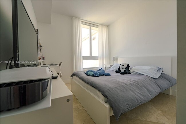 Building Photo - 350 S Miami Ave