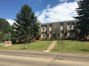 Building Photo - Cedarwood MSU Apartments - Located just a few blocks from the MSU campus!