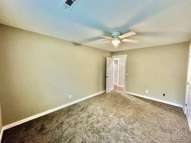 Building Photo - 3513 W Wood St