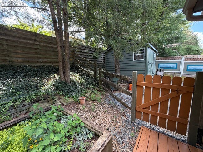 Building Photo - 1327 Gristmill Dr