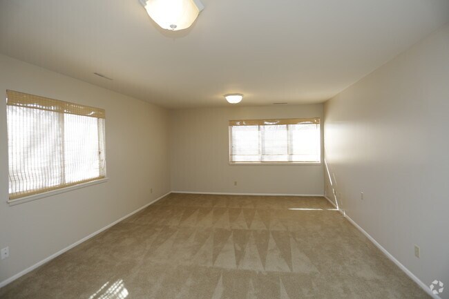 Trianon Apartments Townhomes Topeka Ks Apartment Finder Building Photo Trianon Apartments Townhomes