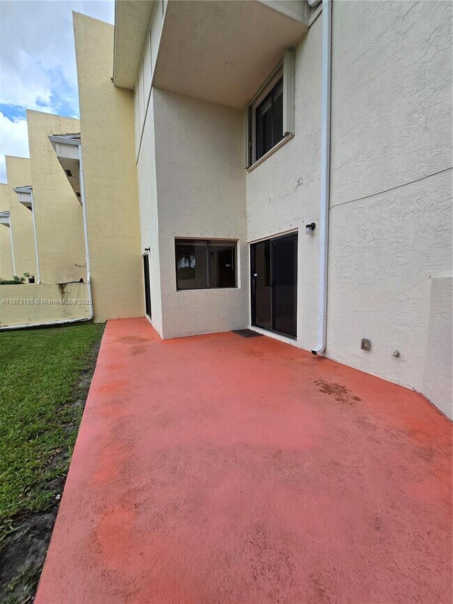 Building Photo - 9023 NW 38th Dr