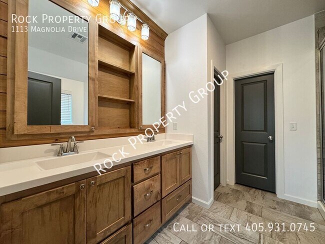 Building Photo - 1113 Magnolia Dr