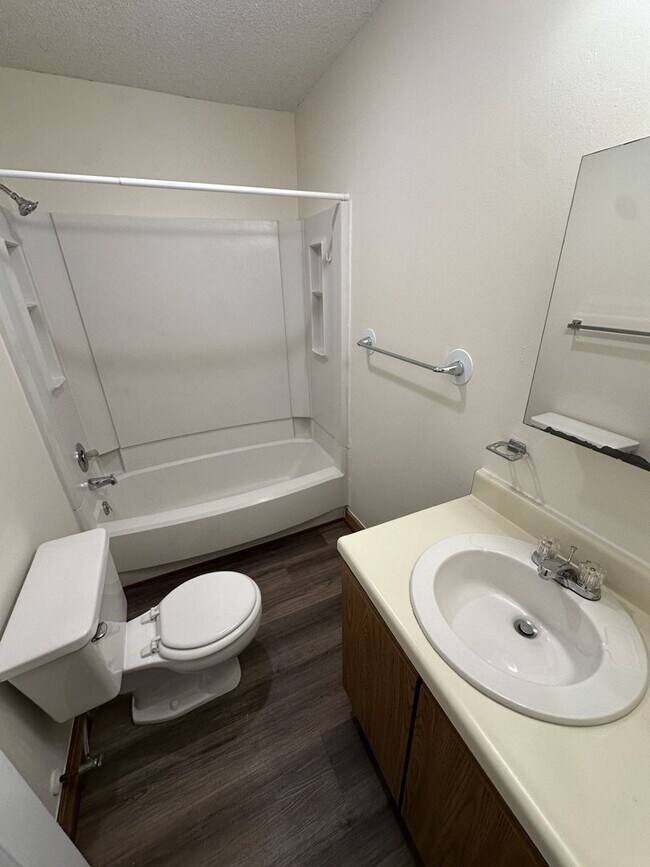 Building Photo - 2 Bedroom 2 Bathroom Condo!