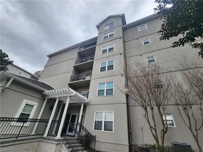 Building Photo - 1074 Peachtree Walk NE