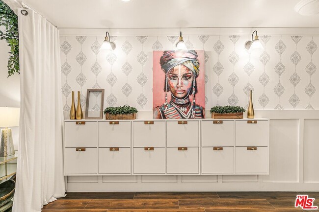 Building Photo - 14050 Magnolia Blvd