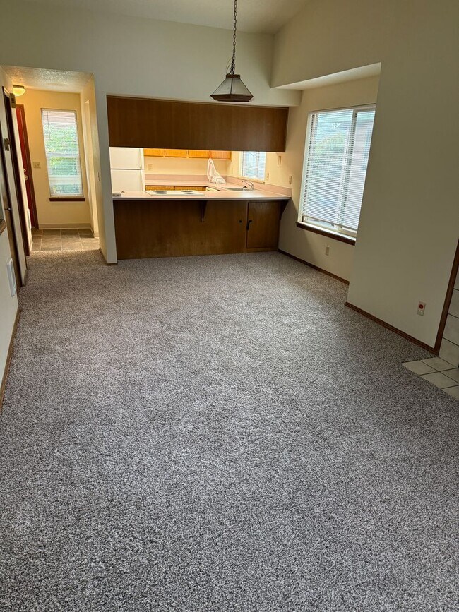 Building Photo - SW Karla Ct.