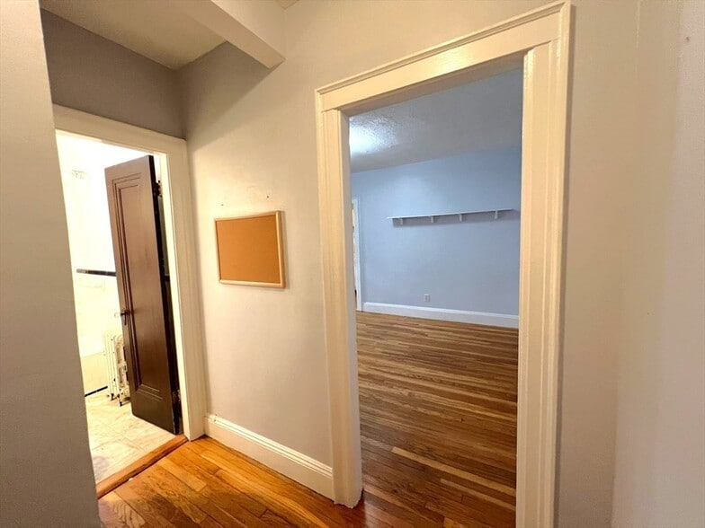 Building Photo - 48 Strathmore Rd