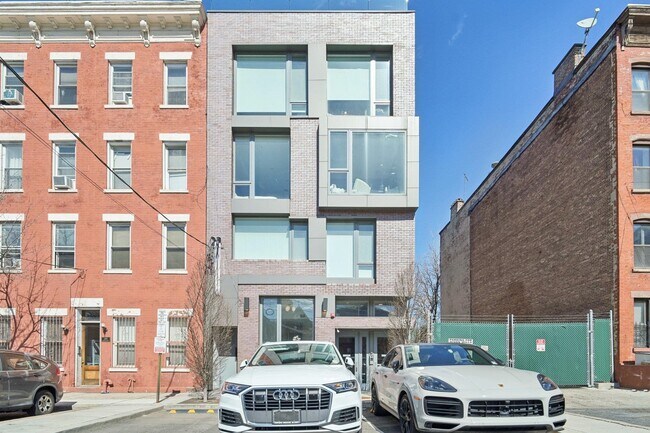 Building Photo - 198 Wayne St