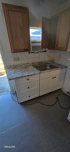 Building Photo - 1807 Maple Dr