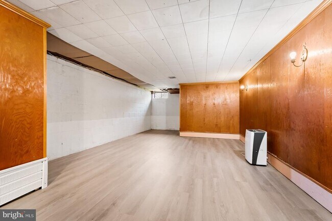 Building Photo - 16811 Ridge Rd