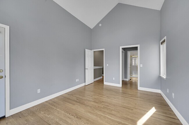 Building Photo - $3,150.00 - 2 Beds, 2.5 Baths, Apartment i...