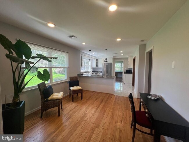 Building Photo - 5472 Merry Oaks Rd