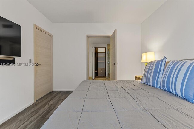 Building Photo - 801 S Miami Ave