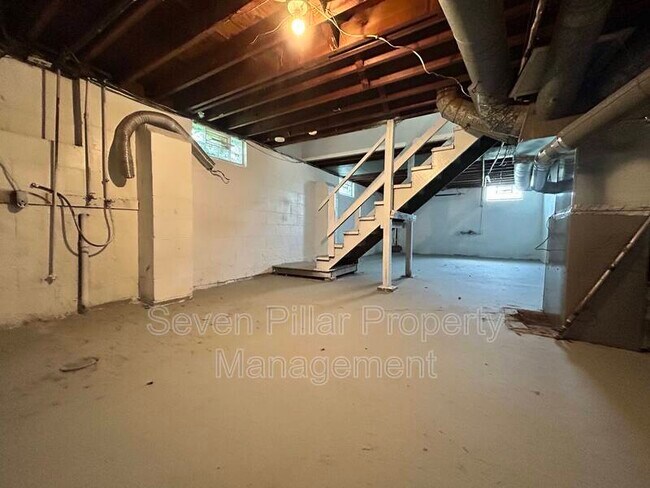 Building Photo - 339 S Napoleon Ave