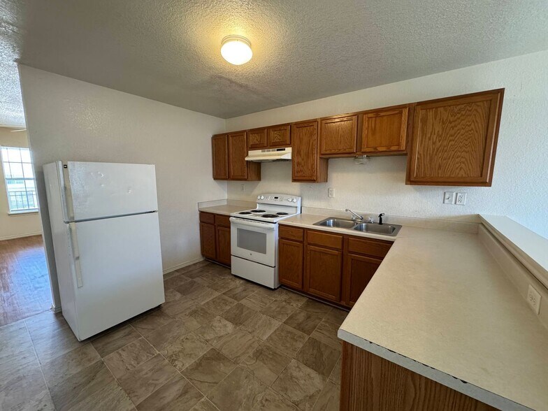 Building Photo - 3301 Hereford Ln