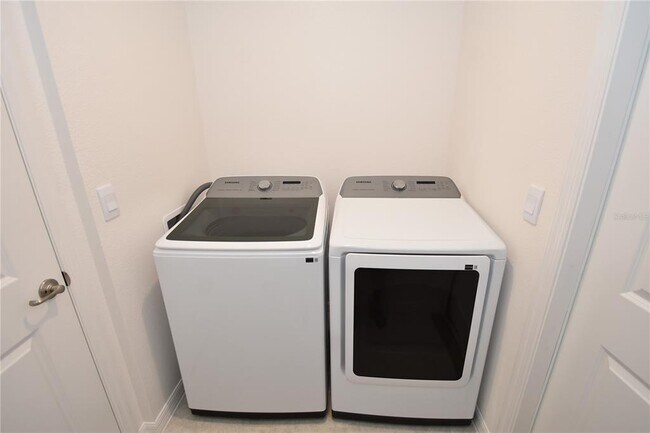 Building Photo - 5 Llestone Path