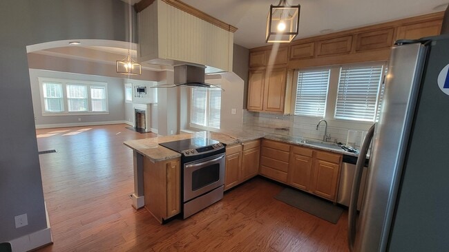 Building Photo - Renovated 3 Bedroom 3 Bathroom