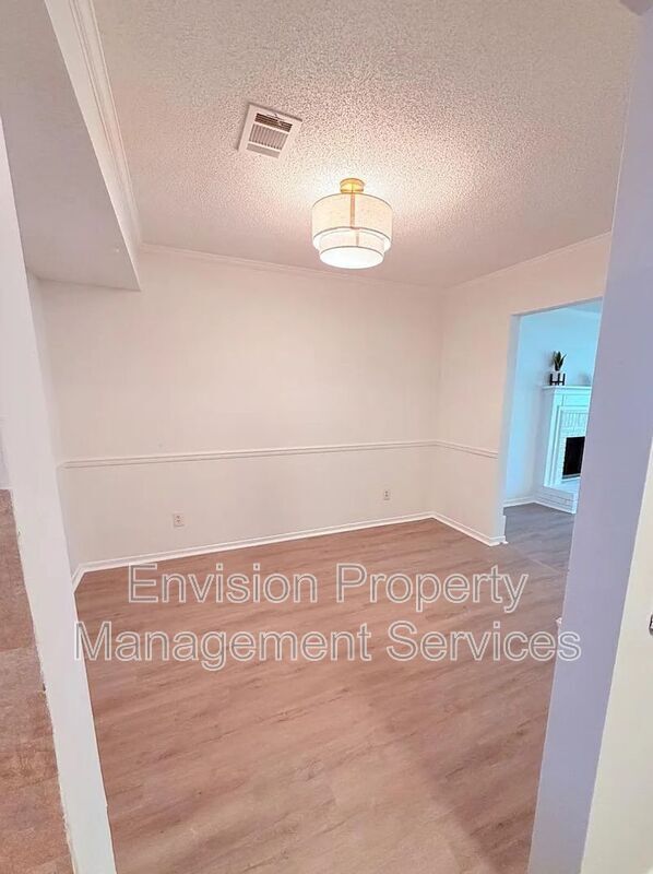 Building Photo - 702 Redland Dr