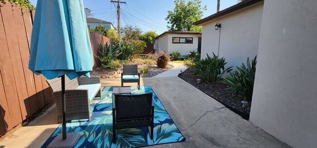 Building Photo - Vintage 1 Bedroom in Kensington with priva...