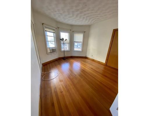 Building Photo - 102 Sydney St