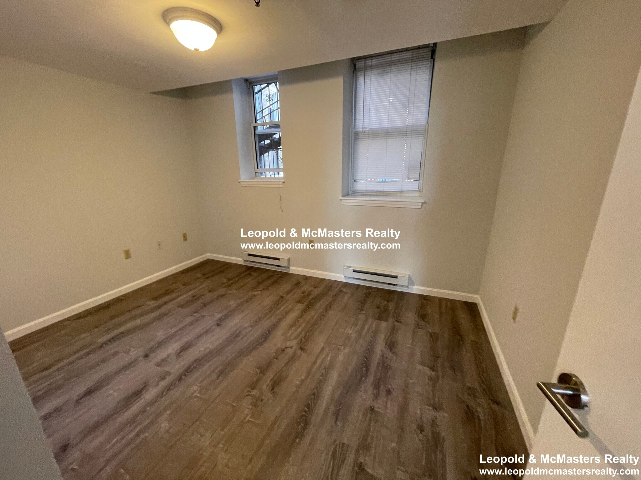 Building Photo - 131 Park Dr