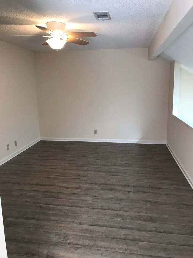 Building Photo - 324 Yorkshire Cir