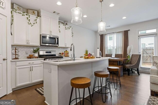 Building Photo - 94 Garrison Dr