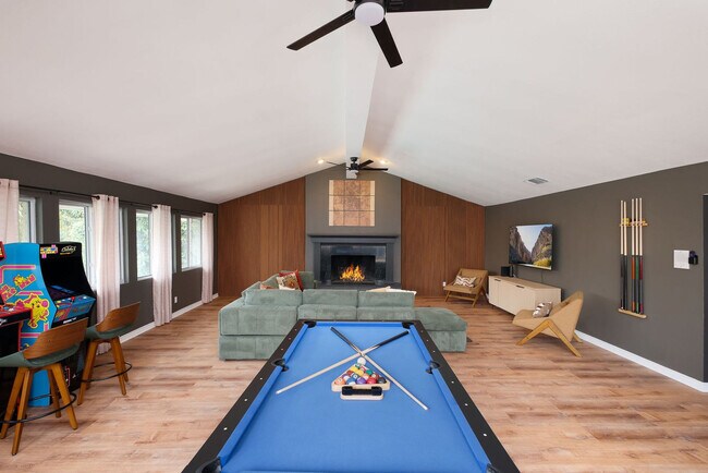 Building Photo - 6605 Countess Adria St