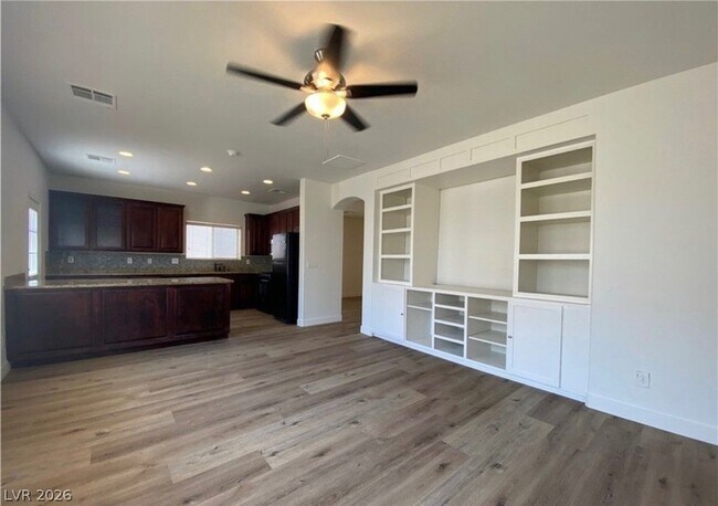 Building Photo - 9122 Island Wolf Ave