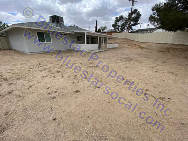 Building Photo - Just listed in Victorville!!!