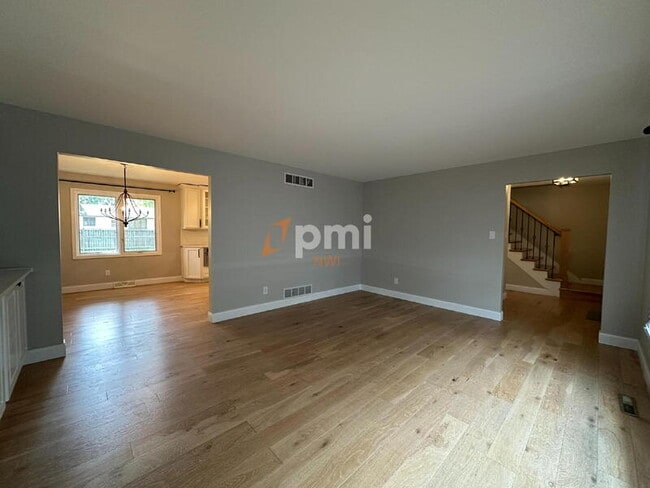 Building Photo - 9604 Walnut Dr