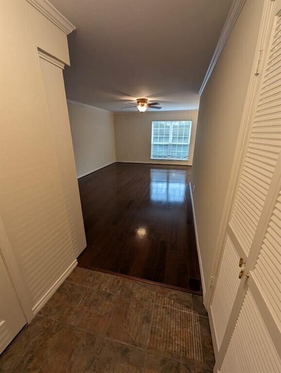 Building Photo - 355 N Post Oak Ln